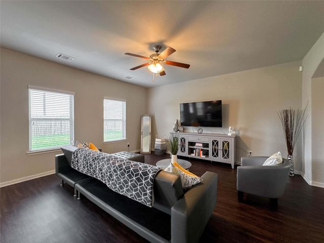 2 Eagle Lake Court, Manvel, TX 77578