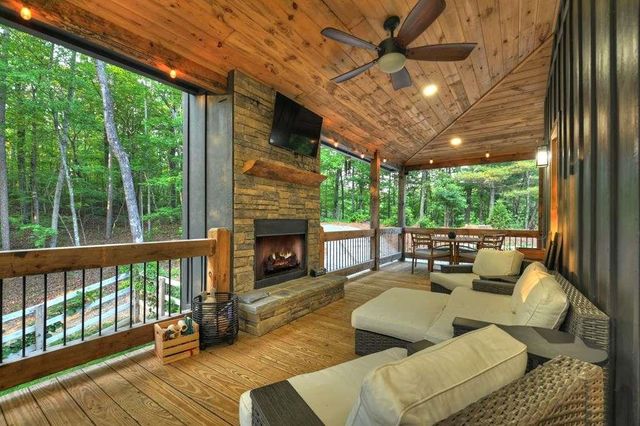 270 Wild Oaks Way, Ellijay, GA 30540