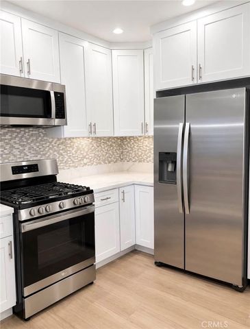 7635 Teesdale Avenue, North Hollywood, CA 91605