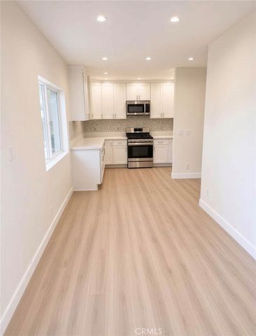 7635 Teesdale Avenue, North Hollywood, CA 91605