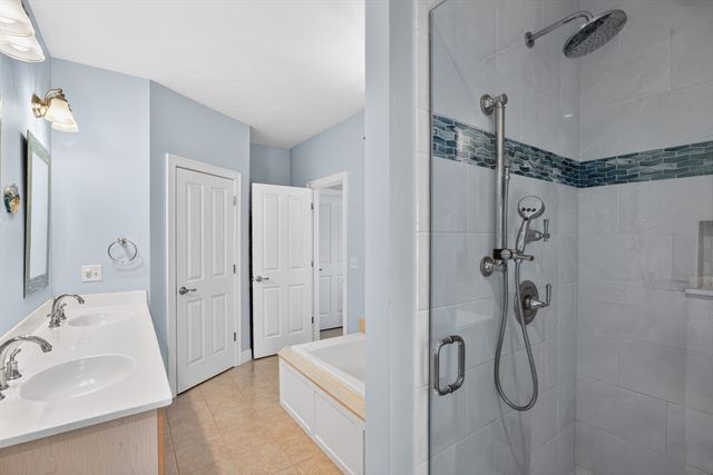 18 Aberdeen 18, Plymouth, MA 02360