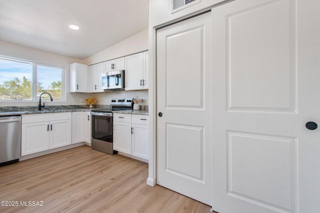 2610 W Medici Drive, Tucson, AZ 85741