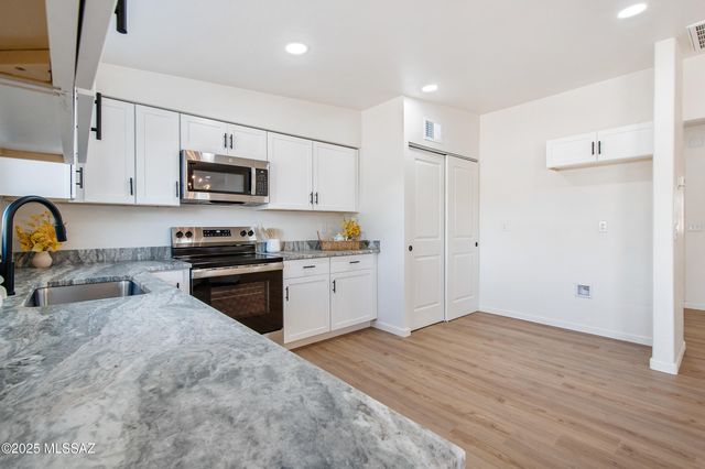 2610 W Medici Drive, Tucson, AZ 85741