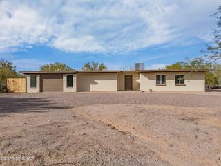2610 W Medici Drive, Tucson, AZ 85741