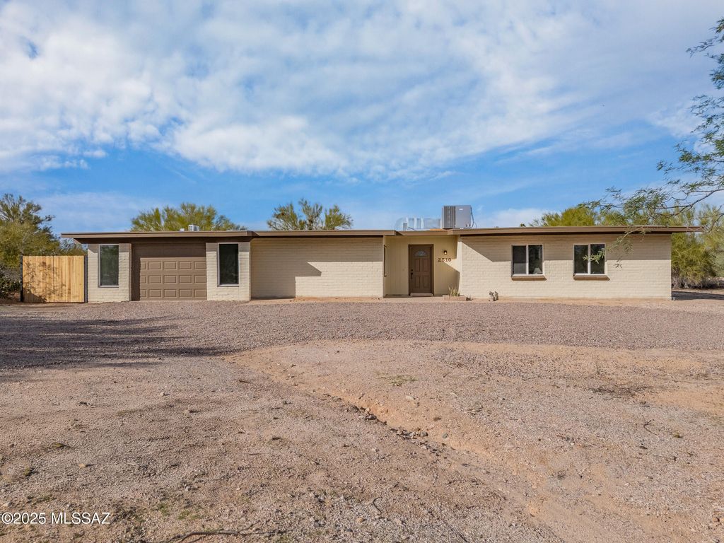 2610 W Medici Drive, Tucson, AZ 85741