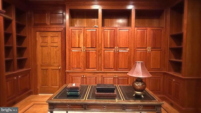 1289 BALLANTRAE FARM DR, Mclean, VA 22101