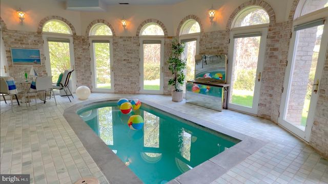 1289 BALLANTRAE FARM DR, Mclean, VA 22101