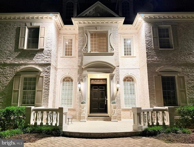 1289 BALLANTRAE FARM DR, Mclean, VA 22101