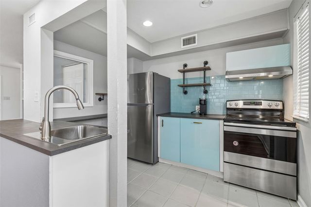 601 SWANN DRIVE, Tampa, FL 33609