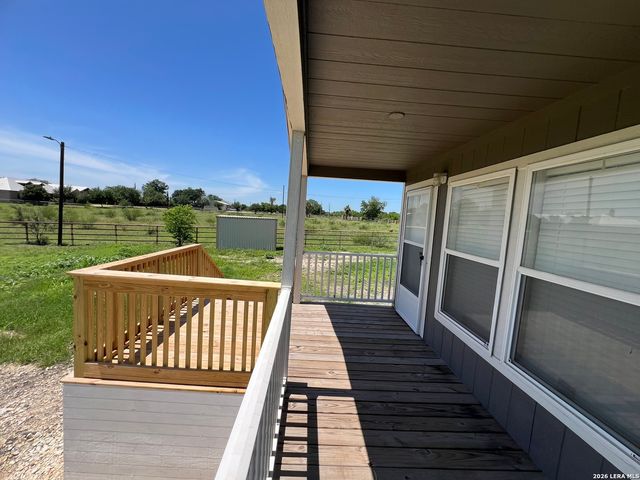 1296 COUNTRY LN, Marion, TX 78124