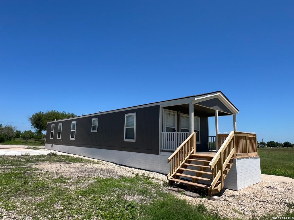 1296 COUNTRY LN, Marion, TX 78124