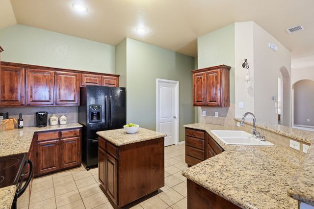812 Peach Lane, Burleson, TX 76028