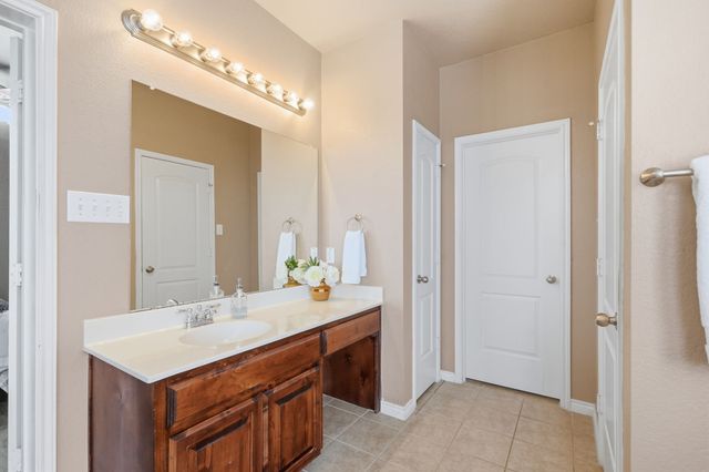 812 Peach Lane, Burleson, TX 76028