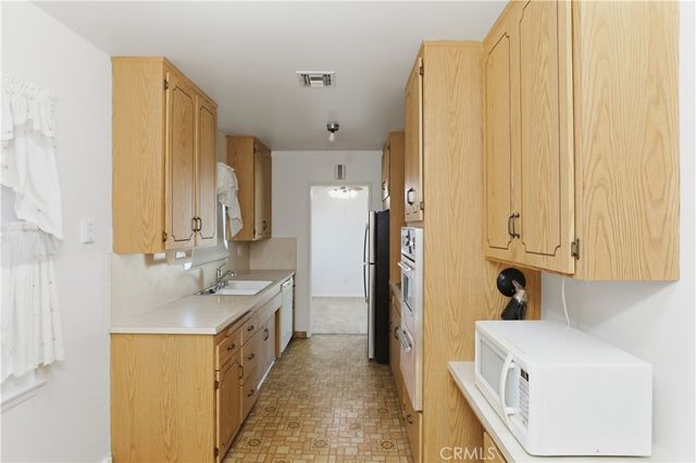 11214 Thrace, Whittier, CA 90604