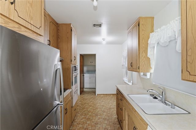 11214 Thrace, Whittier, CA 90604