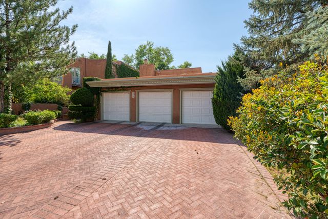 2809 Calle Del Rio NW, Albuquerque, NM 87104