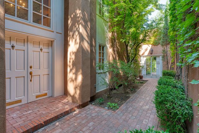 2809 Calle Del Rio NW, Albuquerque, NM 87104