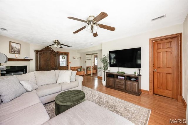 20 Green Oaks, Belleville, IL 62223