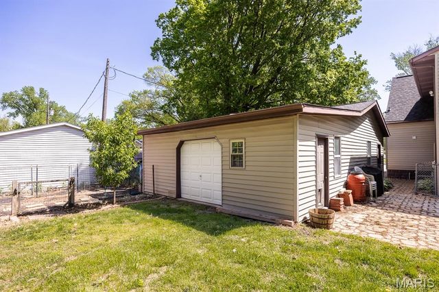 20 Green Oaks, Belleville, IL 62223