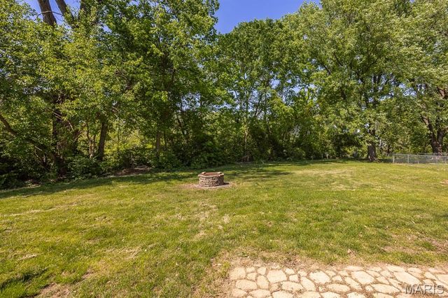20 Green Oaks, Belleville, IL 62223