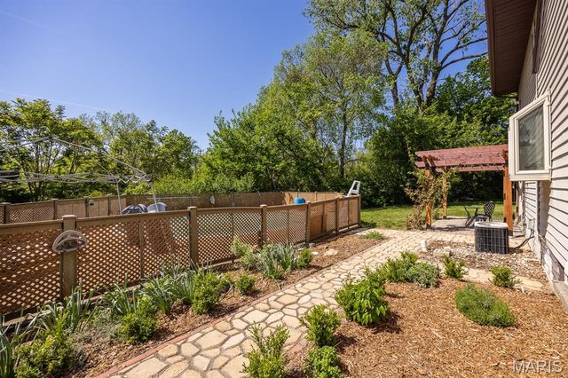 20 Green Oaks, Belleville, IL 62223