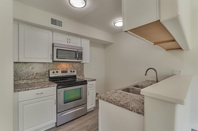 12239 Glenview Drive, Montgomery, TX 77356