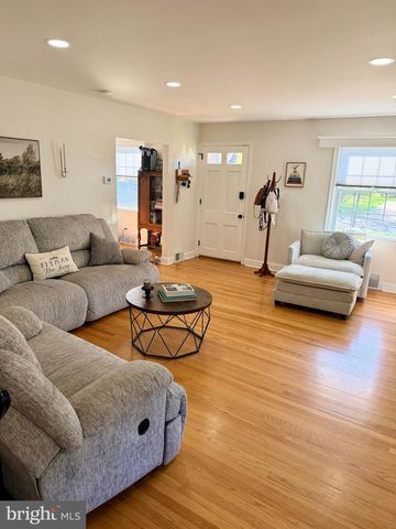 16 ADAMS AVE, Pitman, NJ 08071