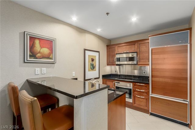 135 East Harmon Avenue 02702, Las Vegas, NV 89109