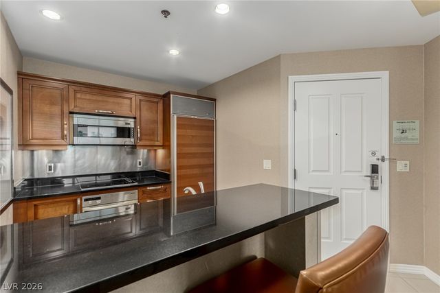 135 East Harmon Avenue 02702, Las Vegas, NV 89109