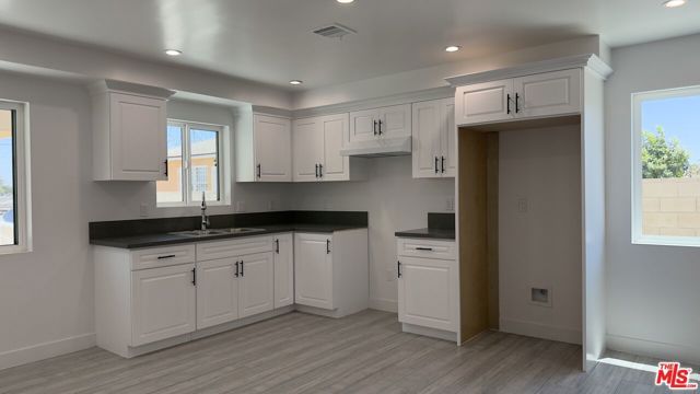 9011 Holmes Avenue A, Los Angeles, CA 90002