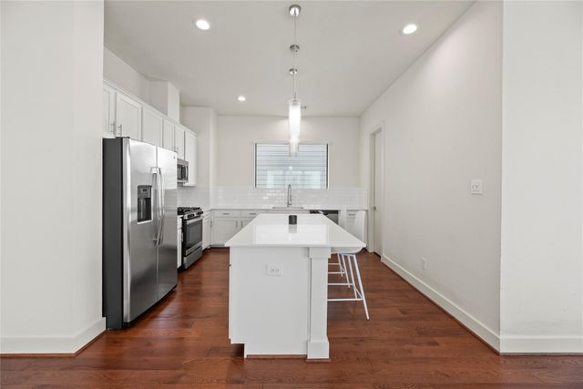 9611 Marlive Lane D, Houston, TX 77025