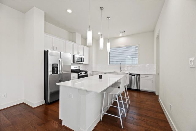 9611 Marlive Lane D, Houston, TX 77025