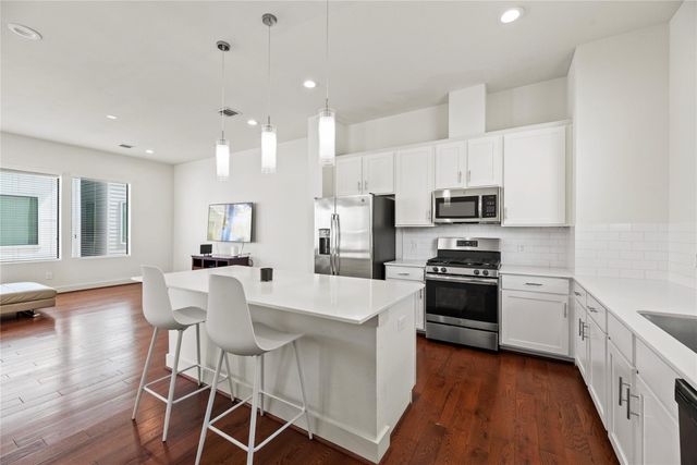 9611 Marlive Lane D, Houston, TX 77025