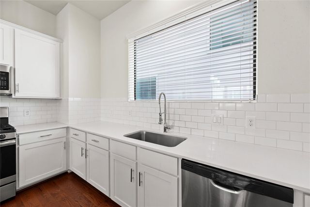 9611 Marlive Lane D, Houston, TX 77025