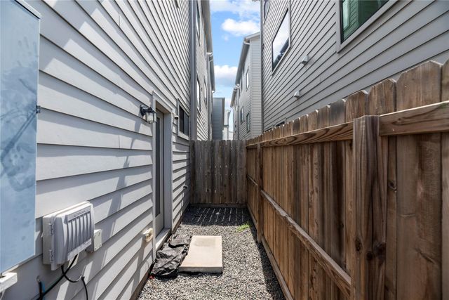 9611 Marlive Lane D, Houston, TX 77025