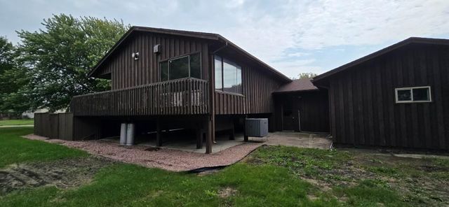 503 Hawthorne Drive, Marshall, MN 56258