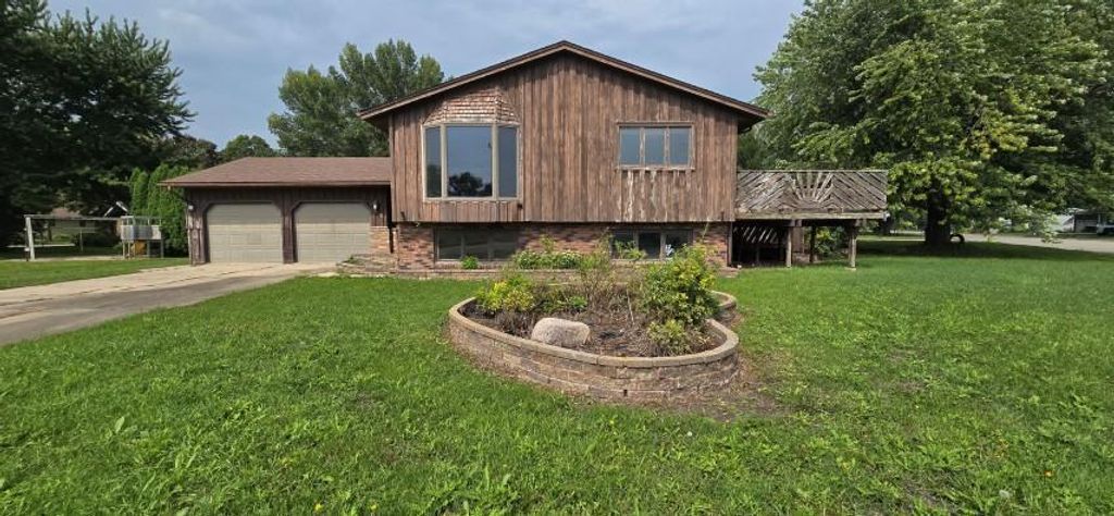 503 Hawthorne Drive, Marshall, MN 56258
