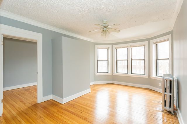 6959 S Paxton Avenue 3A, Chicago, IL 60649