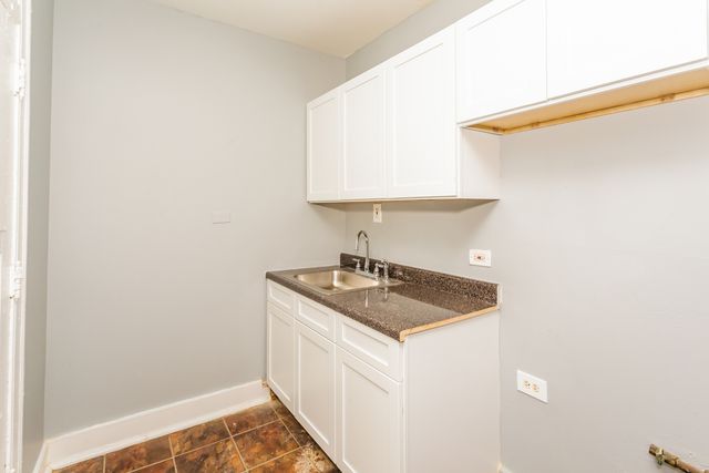 6959 S Paxton Avenue 3A, Chicago, IL 60649