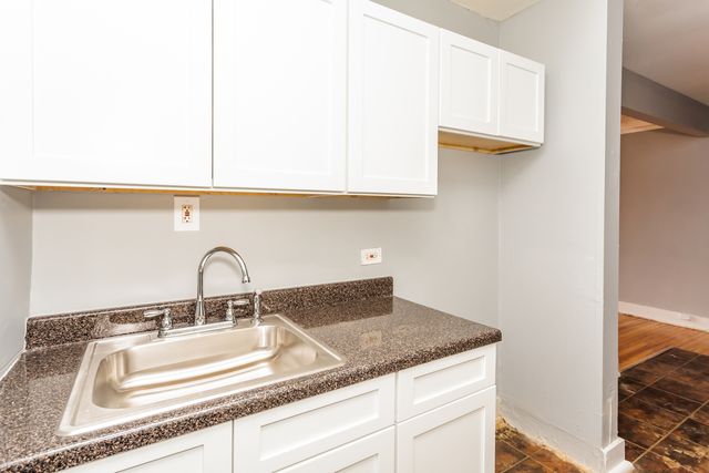 6959 S Paxton Avenue 3A, Chicago, IL 60649