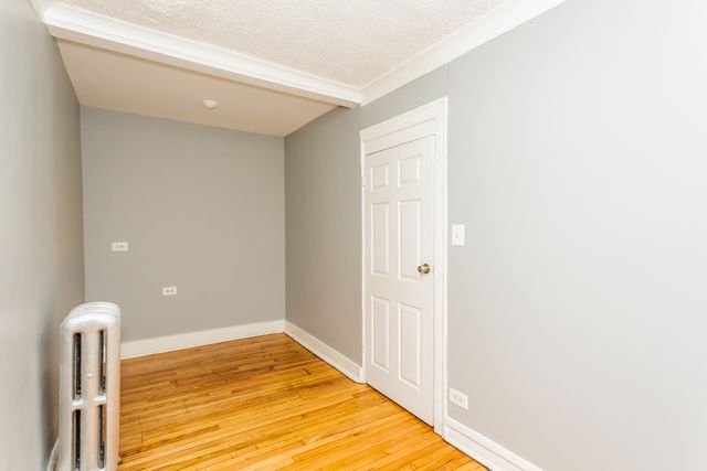 6959 S Paxton Avenue 3A, Chicago, IL 60649