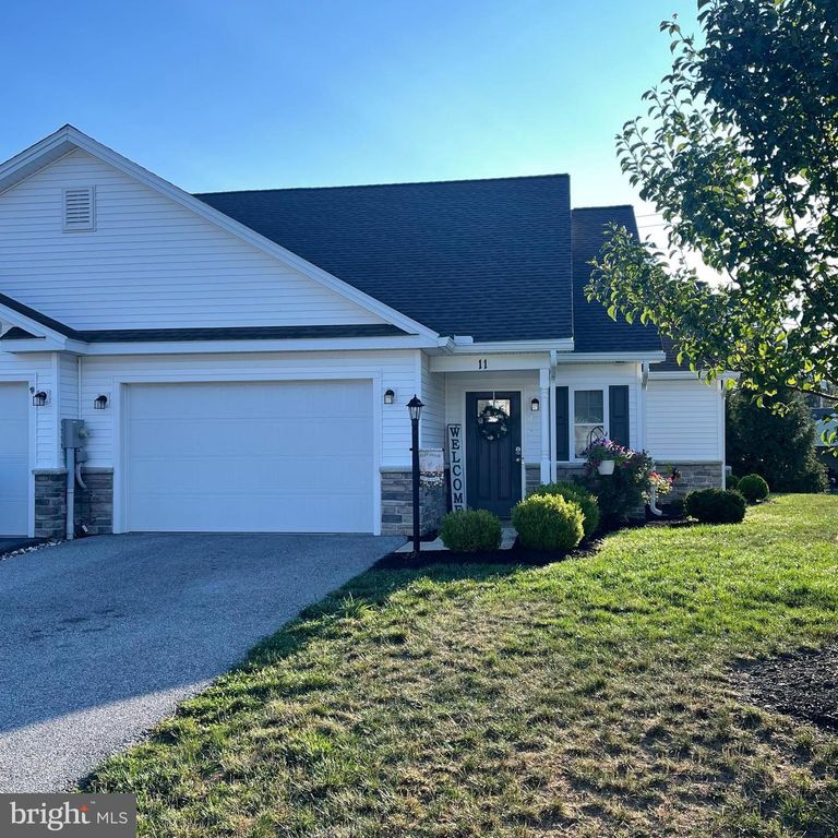 11 GROUP CT, Mount Holly Springs, PA 17065