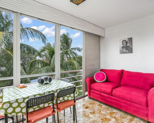 2951 NW 46th Ave 301, Lauderdale Lakes, FL 33313