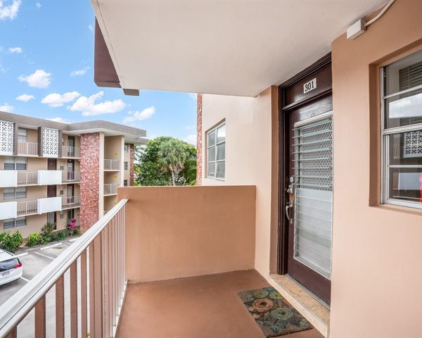 2951 NW 46th Ave 301, Lauderdale Lakes, FL 33313