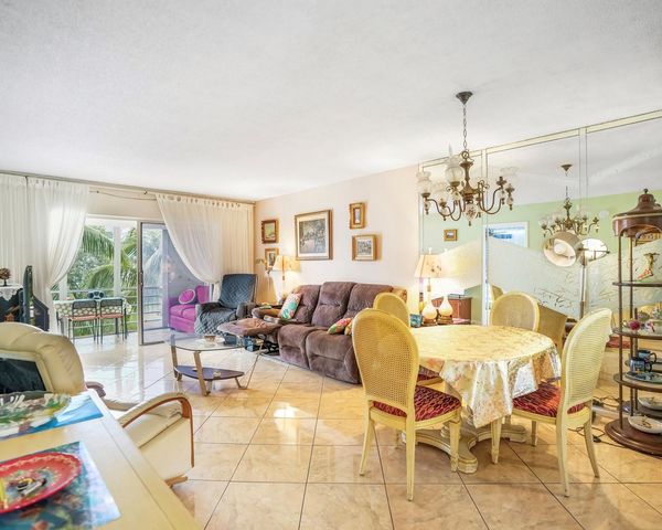 2951 NW 46th Ave 301, Lauderdale Lakes, FL 33313