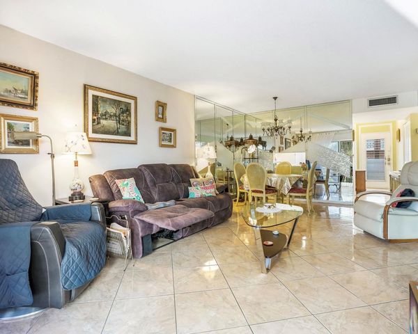 2951 NW 46th Ave 301, Lauderdale Lakes, FL 33313
