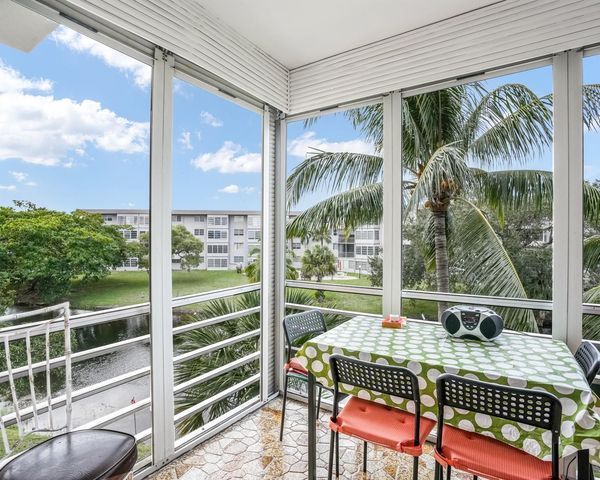 2951 NW 46th Ave 301, Lauderdale Lakes, FL 33313