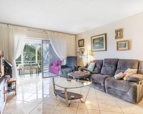 2951 NW 46th Ave 301, Lauderdale Lakes, FL 33313