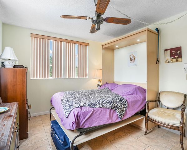 2951 NW 46th Ave 301, Lauderdale Lakes, FL 33313