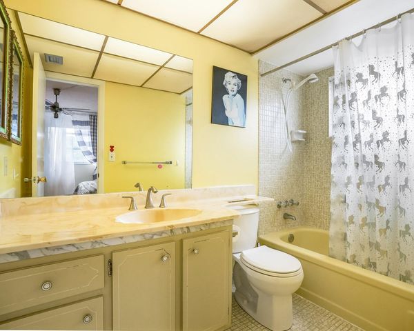 2951 NW 46th Ave 301, Lauderdale Lakes, FL 33313